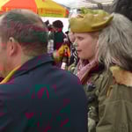 Was geniesst sie- das Bier oder die leckeren Gugger?