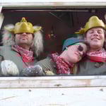 Tolles Gruppenfoto, wenn der Herr links sich nur nicht die Nase verletzt!