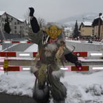 er muss öfters einmal hinter die Absperrung!