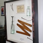 Speziell angefertigte Einrahmung mit oxydiertem Rahmen