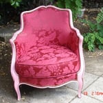 Causeuse Louis XV : peinture et liserets peints en laque 