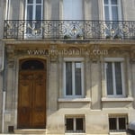 Balcon extérieur : peinture noire acier et or