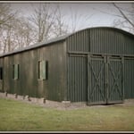 De Oostdorploods uit 1899 kreeg een schoonmaakbeurt. In de zomer is het de bedoeling dat de loods geschilderd wordt.