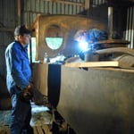 Bob en Johan zijn begonnen aan de revisie van de Brigadelocomotief. Deze Henschel stoomloc uit 1915 is in een zeer inclomplete staat. Eerste werkzaamheden zijn er op gericht de ketel geschikt te maken voor een eventuele keuring.