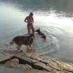 Klein Fufu schwimmt, hat einbisschen gedauert bis sie es kapiert hat aber jetzt alles kein Problem mehr!