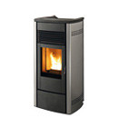 EGO - Puissance thermique utile max. 8 kW/h - Rendement nominal 91.70% - Capacité du réservoir 37 l - Consommation horaire min. 0.60 kg/h - max 1,8 kg/h - Autonomie au min : 40 h au max : 13 h - Diamètre de sortie des fumées 8 cm