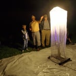 Nachtfalterexperte Dr. Klinger erläutert die Fangmethode