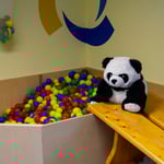 Bällebad im Bewegungsraum