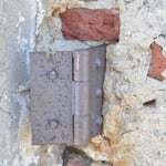 Scharnier am Haupttor des Forts