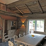 Möbel und Sitzgruppe, mit vielen schönen Details, aus original alter Eiche.