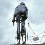 Knackarsch, Statuette von Tom Simpson auf dem Col du Tourmalet, Pyreneés, F