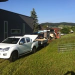 Transportfahrzeug mit Anhänger der Firma Steiner Niederhünigen