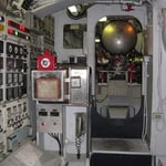 Il portello poppiero di accesso al locale dei motori termici.