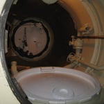 Interno del portello di accesso originale al sommergibile.