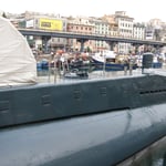 La prua del sommergibile. Notare l'originario portello circolare di accesso.