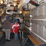 La camera di lancio, centro della vita sociale del sommergibile.