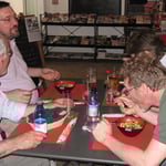 E' divenuto un rituale moderno per i giovani giapponesi il cibarsi di katsudon la sera prima di un importante esame. Questo perchè "katsu" è omofono del verbo, che significa "vincere" o "essere vittoriosi".