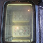 Sotto il pavimento vi sono gli alloggiamenti per le batterie che alimentano il sommergibili in immersione