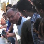 Andrea Angiolino, autore di WoG, spiega le regole ai giocatori.