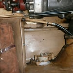 Die Punkte zwischen Wanne und dem auf dem Bild waagerecht verlaufendem Holm haben sich an der Überlappung gelöst, die Wanne konnte sich ca 3mm bewegen. nicht gut......