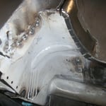 Das Blech habe ich nun nachgearbeitet und eineschweißt, es sieht tol laus und sitzt auch super