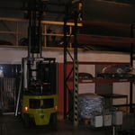 Der Stapler mal wieder in Aktion, ohne den hätten wir die BG die Treppe hochschleppen müssen