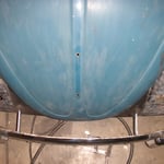 Die blaue Haube wird nun auf dem Auto bleiben, seine alte war richtig verzogen, schade drum, da sie vom sonstigen Zustand wirklich sehr gut war. diese hier ist von einem seeblauen 65er in absolut tadellosem Zustand. Dank an Andreas W. dafür :-)