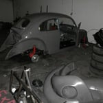 Ungewohnt, ein Auto zu zerlegen, das SO aussieht im Radkastenbereich.