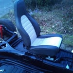 Morgen kommt die Bodengruppe in die Halle, die Karosse kommt dann zum ersten Mal provisorisch auf die BG, mal sehen wie viele Löcher ich aufweiten muss...........