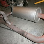 Die Schaldämpfer habe ich mit Nitro sauber gemacht und die schwarze Farbe entfernt. Das alu schaut recht gut aus, ich glaub das werd ich auch sichtbar lassen. Doch dazu später.....