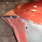 Richtig einstellen kann ich die Haube eh erst, wenn die Dichtung montiert ist. Die verändert auch nochmal einiges