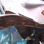 Hätte ich das mal so gelassen, scheiß Perfektion, das Blech war voll da ! zwar etwas rostig, aber immernoch stabiler als diese IGP Bleche. Das Blech ist immernoch 1mm dick, und richtig stabil, der Repro Schweller hingegen ist aus dünnwandigem Billigblech