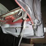 die Endspitze vorne rechts hatte ich eingeschweißt, doch da sie absolut beschissen saß, kam sie wieder raus. und dafür kam eine neue rein.