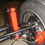 Die Vorderachse habe ich dann auch mal fix gefettet, ich bin vorher ja ziemlich ausgeschlagene bundbolzen gefahfren, da konnte ich mit einer Hand die Fettpresse der BW betätigen, mit den neuen Lagern musste ich mich draufstellen, das da Fett rauskam :-)