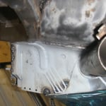 dort auch, das verschleifen an der Sicke war etwas problematisch, das nächste mal schweiß0 ich die Schlitze von innen zu........damit man dort nichts mehr von sieht, kommt dort etwas dicker die Grundierung drauf, dann ist das ok.