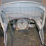 Ich habe den Kabelbaum ein wenig abgeändert. Der Logik halber, die Belegung der Kabelfarben ist so wesentlich sinnvoller