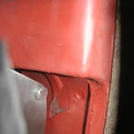 Die Sicke dort kommt auch noch rein, allerdings werde ich sie wahrscheinlich aus dem alten Verstärkungsblech von der Fahrerseite herausschneiden und dort implantieren.