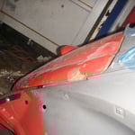 Scheiß Spaltmaß, wie man sieht :o) Nach etwas Richten der Haube, Biegen des Abschlussbleches etc passt es nun super, Fotos weiter unten