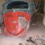 eine Beule wollt eich noch rausholen, etwas Farbe bricht ab........ich setz die Flex an und der Drahtaufsatz verschwindet in grenzenlosen Tiefen.........und die Flex in weißem Staub.......