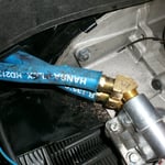 Ich sag nichts dazu. Ich reg mich nur auf. Schaut auf die Späne und die Macken im Schlauch..... :-/ Wer denkt sich sowas aus?! Egal, Schellen drum und weiter gehts, auf jeden fall sind mir dabei die Schimpfwörter ausgegangen...