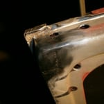 dran ist und hab die Rundung aus der alten Dünnholmertür des 86ers entfernt.....und in der 64er Tür eingesetzt. gutes Ergebnis, immerhin ist das später auch im Sichtbereich