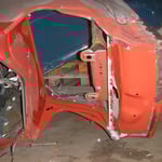 das liegt daran das ich noch am entrosten bzw am schweißen von Kleinigkeiten bin. Soll ja auch am Ende alles super von unten aussehen :-)