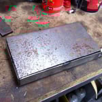 eingebaut, mal sehen ob es hält :-) Das Ölen bei 6ooo ging mir schon auf den Senkel, drum hab ich mir jetzt mal ne Gehäuseentlüftung gebaut, auch wenns nur der Prototyp aus Baustahl ist.