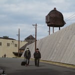 三本丸太に上に据えられた茶室・望矩楼