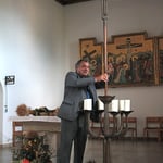 Großer Leuchter mit Vortragekreuz