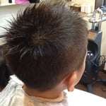 男の子　ヘアースタイル　刈り上げ
