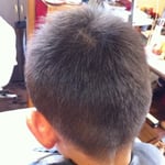 男の子　ヘアースタイル刈り上げ