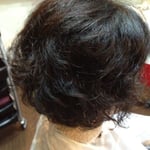 毛先にワンカール　ショートボブ　パーマスタイル