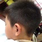 男の子　ヘアースタイル刈り上げ
