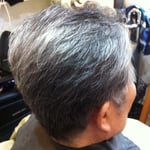 白髪を活かした　ミセス　ショートヘアー